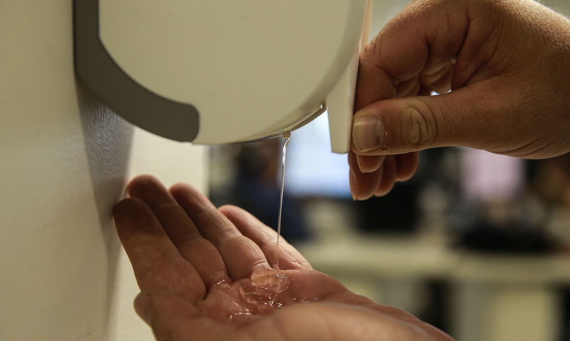 Em Campinas (SP), hospital questiona fornecimento de  máscaras e álcool em gel