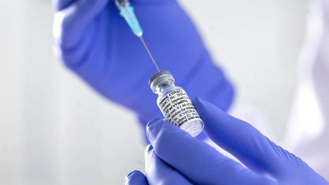 Testes com 20 mil doses de vacina chinesa começam nesta terça-feira em 6 Estados