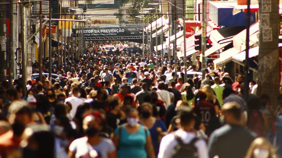 Pesquisa do IBGE mostra que 4,4 milhões agem como se coronavírus não existisse