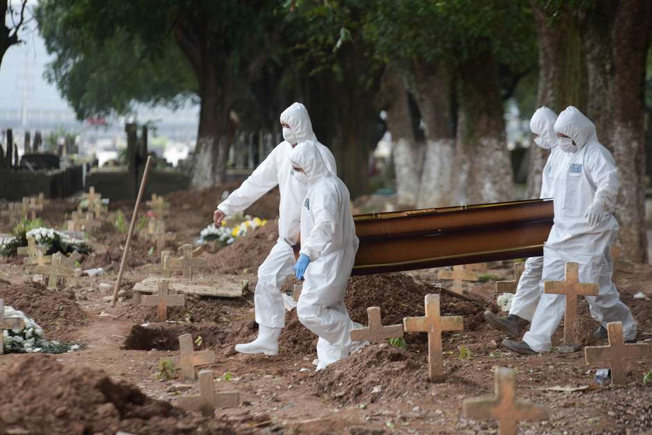 Pandemia da Covid-19 faz Brasil registrar 809 novas mortes, passando a marca de 138 mil