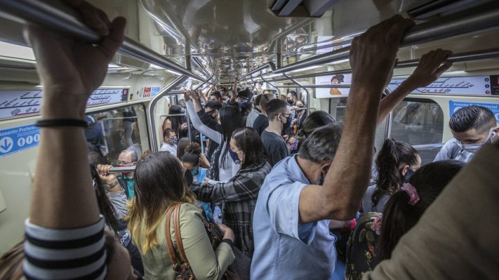 Brasil registra mais 1.046 mortes por Covid em 24 horas; total vai a 238 mil