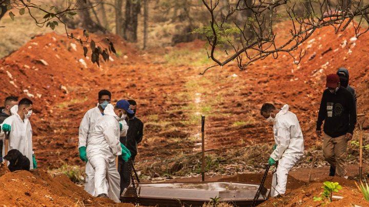 Com média de 2.255 mortes por covid, Brasil bate recorde pelo 23º dia