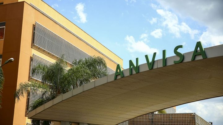 UFRJ faz pedido à Anvisa para realizar estudos de uma vacina contra Covid-19