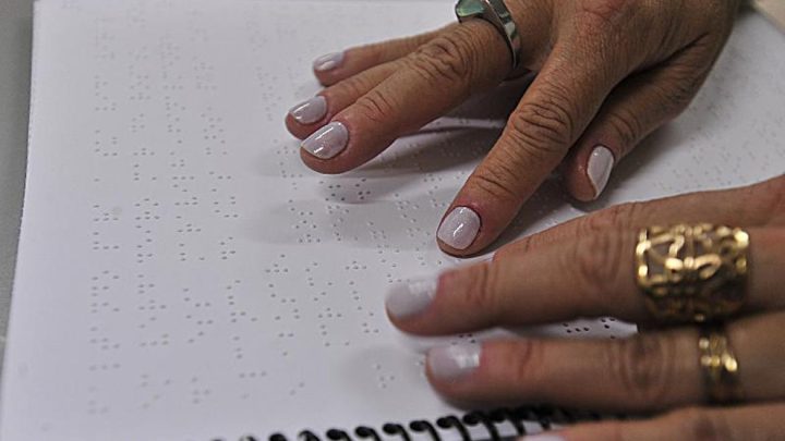 Associação de Deficientes Visuais recebe Guia de Atividade Física para a população em braille