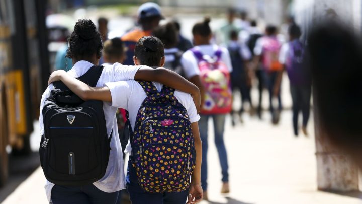 Guia alimentar: mudanças no corpo e mente na  adolescência exige cuidado com a alimentação